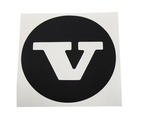 Decal black V hub cap 670437 in the group Volvo / P1800 / Front suspension / Front suspension / Discs, wheels and accessories ch -30000 at VP Autoparts AB (201)
