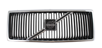 Grill 240 86- krom/svart med emblem
