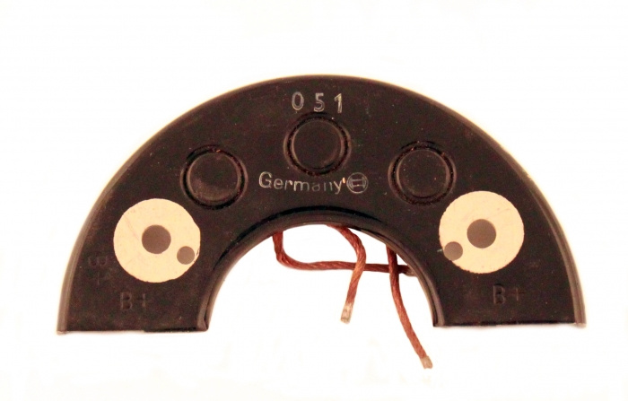 Cooling plate alternator