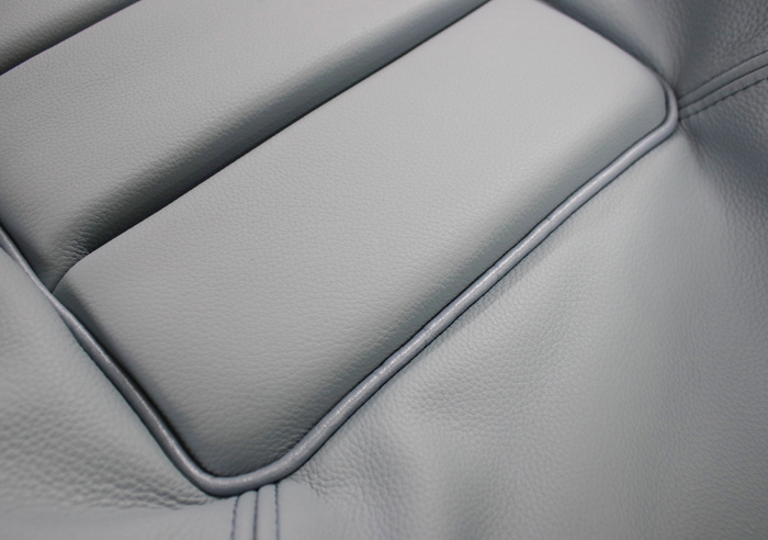 Kl�dsel Frams�te 1800ES 1973 bl� l�der