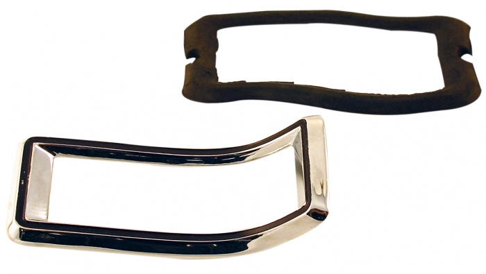 Tail light bezel 68 Mustang